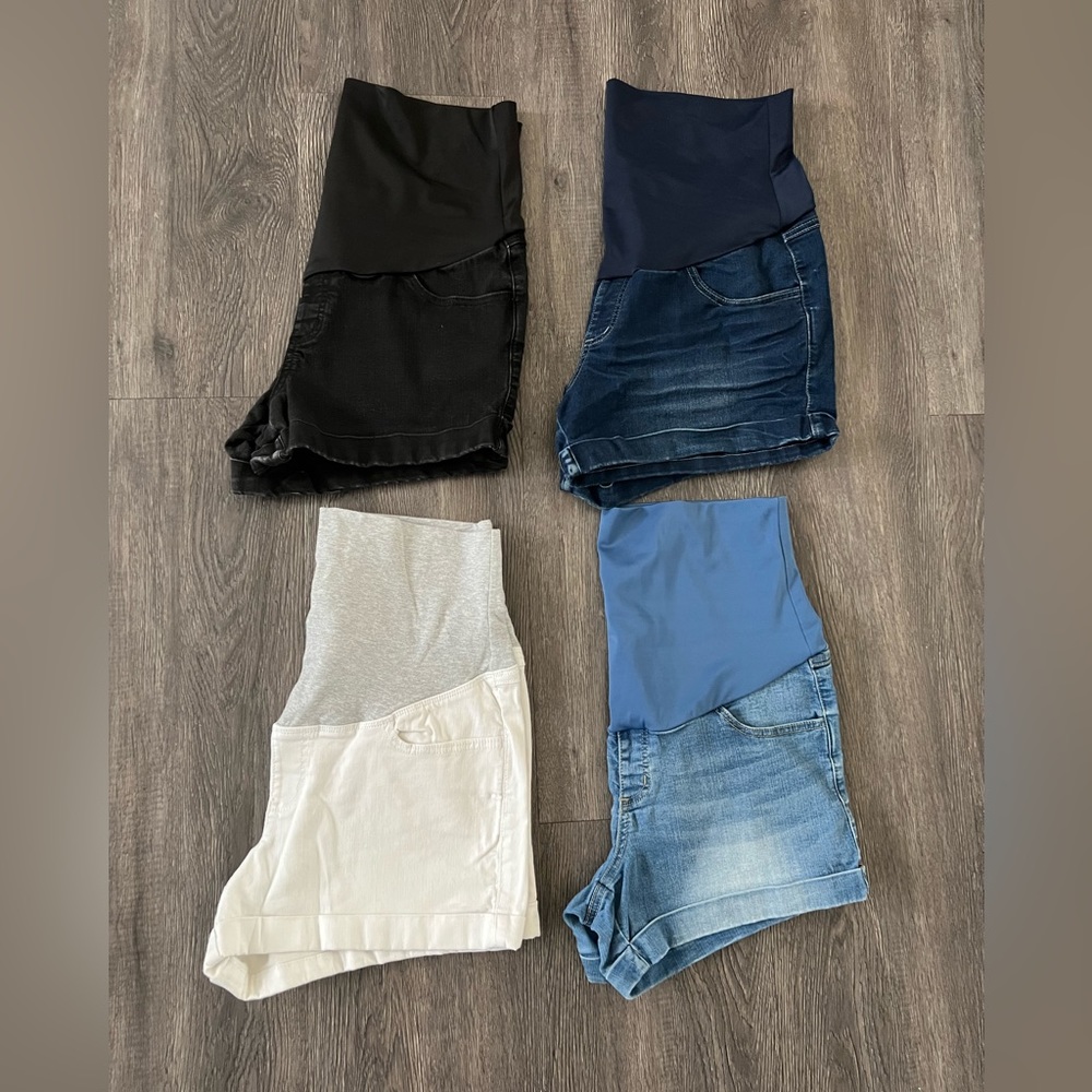Size Large maternity shorts lot